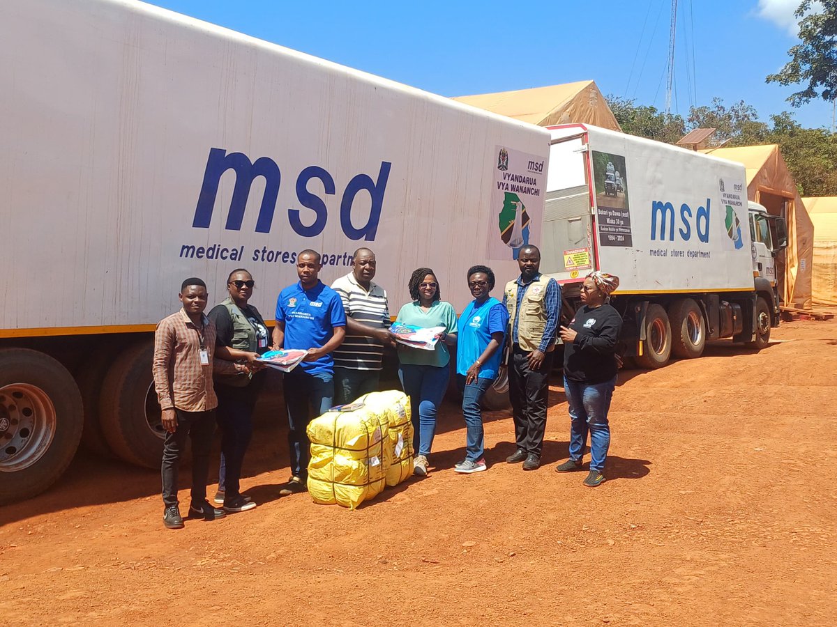 UNHCRTanzania's tweet image. 🇹🇿 Fighting malaria, together!
We appreciate the Government of Tanzania through the Ministry of Health for the donation of over 80,000 mosquito nets to refugees in Tanzania.
This donation is an essential move in our fight against malaria in the country. 🙌
Asante Tanzania!
