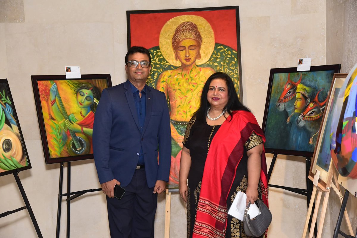 MeenaDasNarayan's tweet photo. #FourSeasonsBengaluru hosted #ThreadsofTradition featuring master and contemporary artists with a part of sales going to charity via #RotaryRMV #SGVasudev #PareshHazra #krishnaSetty #Hariraam #MeenaDasnarayan #GaneshDoddamani #shraddhaRathi https://t.co/do2FGhSwPP