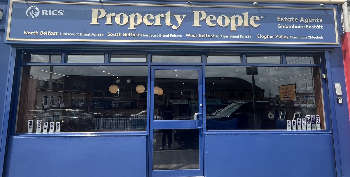 Ffeirste's tweet image. Nach deas an Ghaeilge nua ar chomharthaíocht Property People
We were delighted to support Property People in securing funding for their new Irish Language signage .
If you want support to promote Irish in your business drop us a message.
#Gaeilge #Gnó #Business
