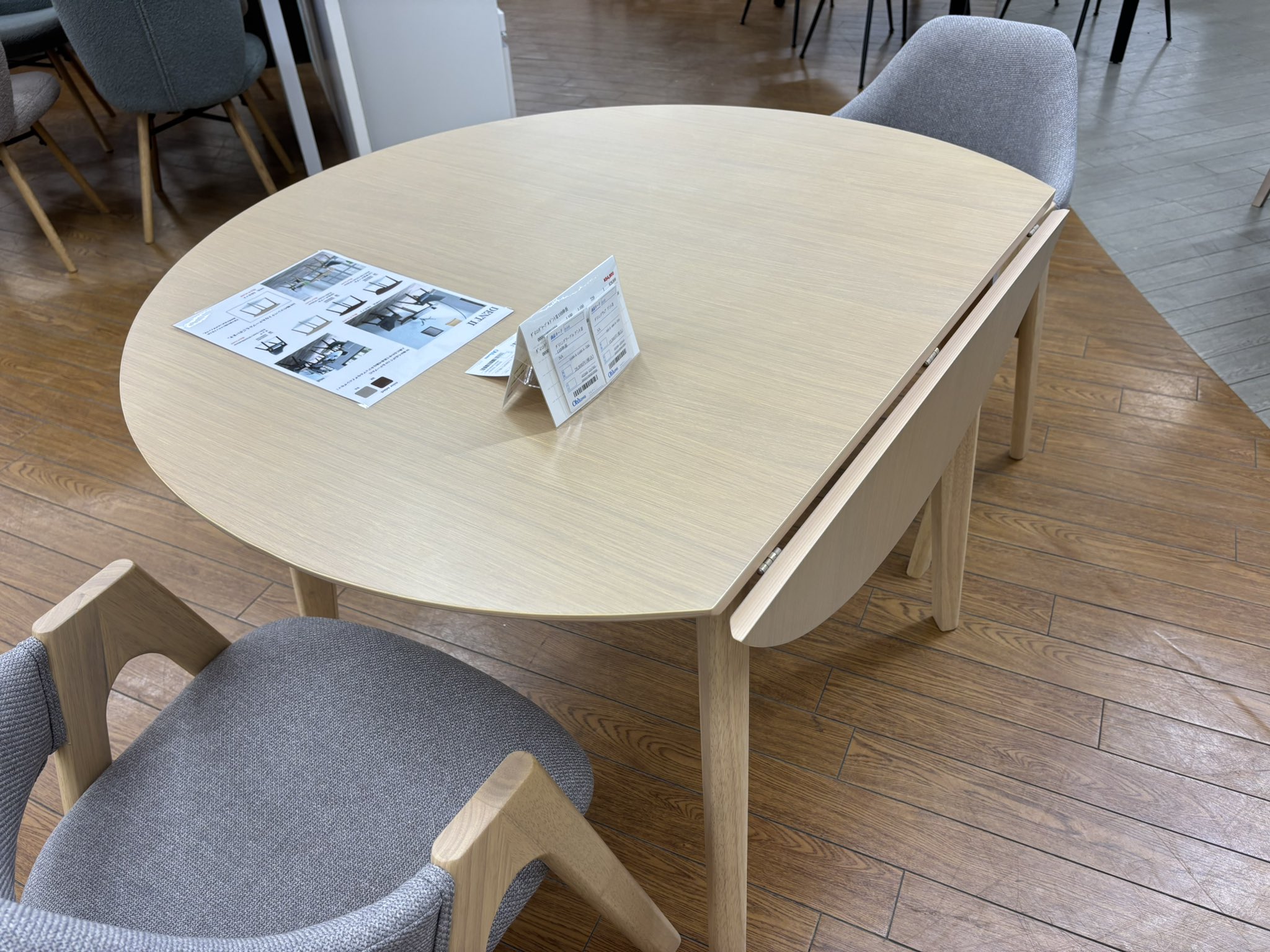 民芸調、改造丸テーブル。 7-053 民芸調、改造丸テーブル。 7-053