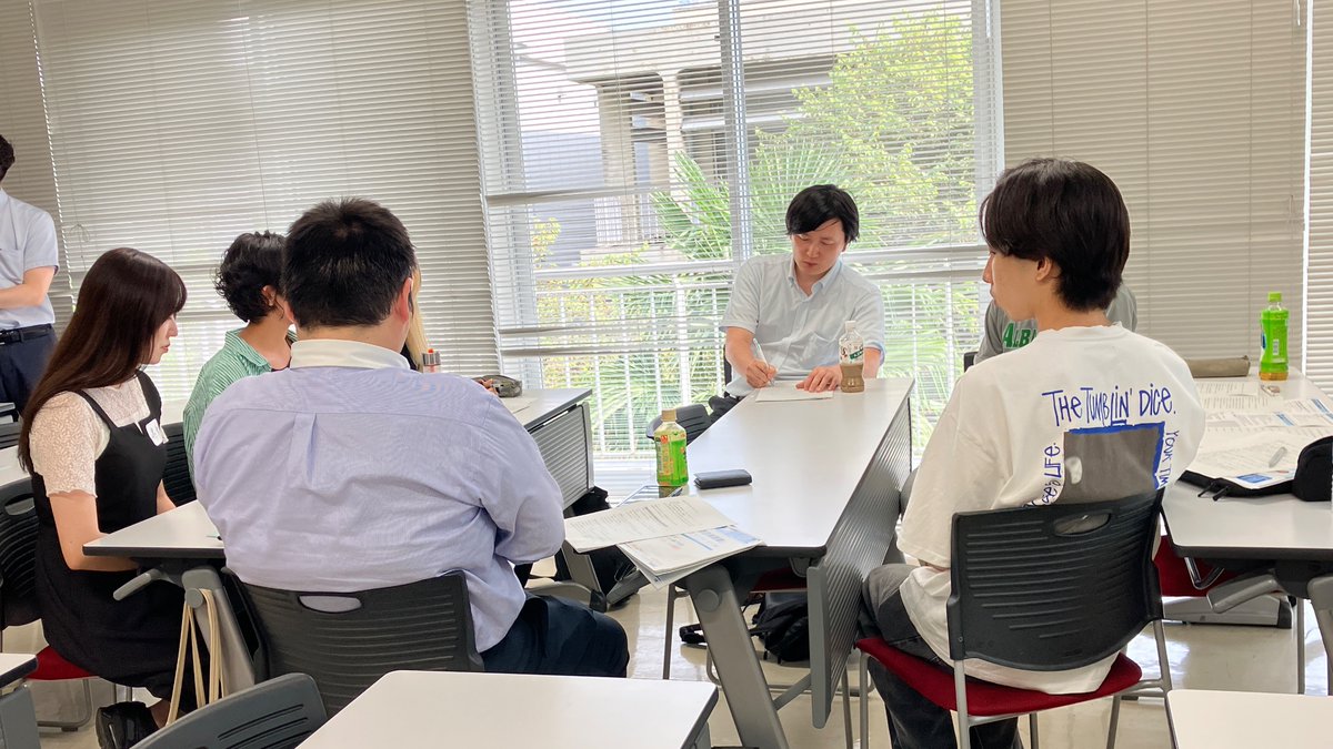 infoictj's tweet image. 情報労連は、学生に「働くこと」のリアルを知ってもらうために、若手社会人と意見を交わす「明日知恵塾」を開催しています。
今回は埼玉大学、禿先生のゼミに伺い、”入社前後のギャップ”や"管理職・キャリア形成"等をテーマに実体験を交えた社会人の話に、学生からの質疑も尽きないほどでした。