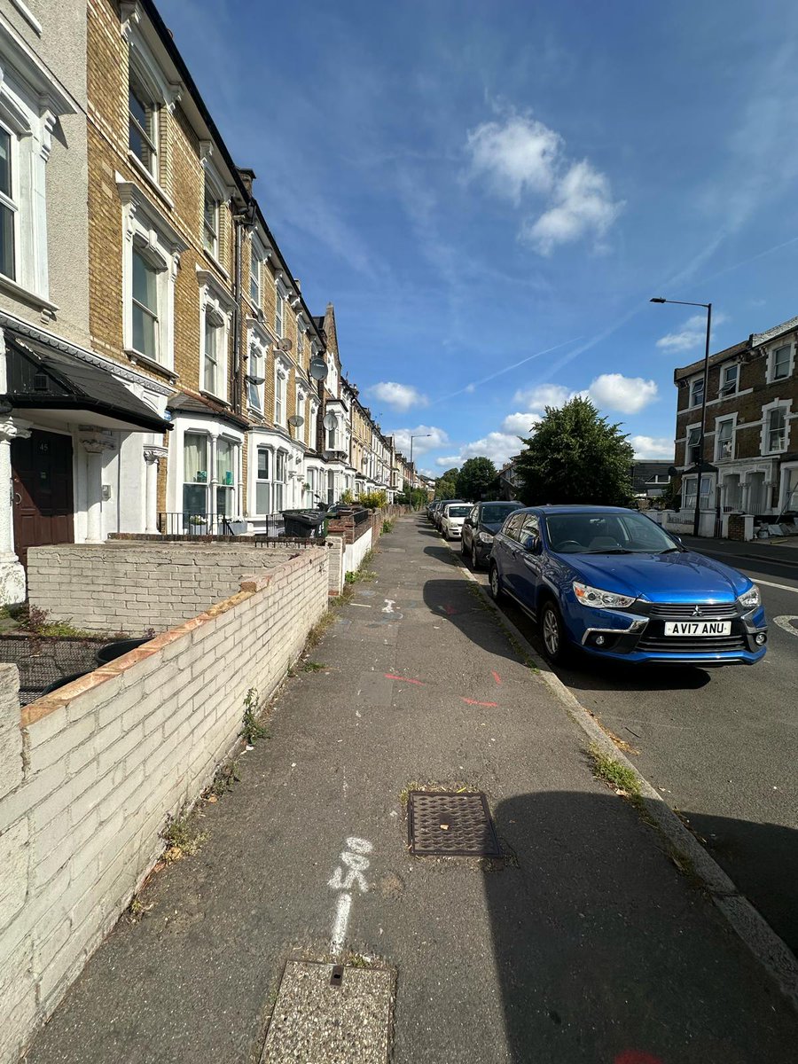 N16Rectory's tweet image. Another dangerously hot day and no shade on Rectory Road.
We need trees for for shade, cooling and air filtering. 
@metecoban92 @LDN_environment @MayorofLondon 
#ClimateCrisis #Airpollution #Heatwave 
🌳🌳🌳🌳🌳🌳🌳🌳🌳🌳🌳🌳🌳🌳🌳🌳🌳🌳🌳🙏🏽@Semakaleng @SarahWoodberryD