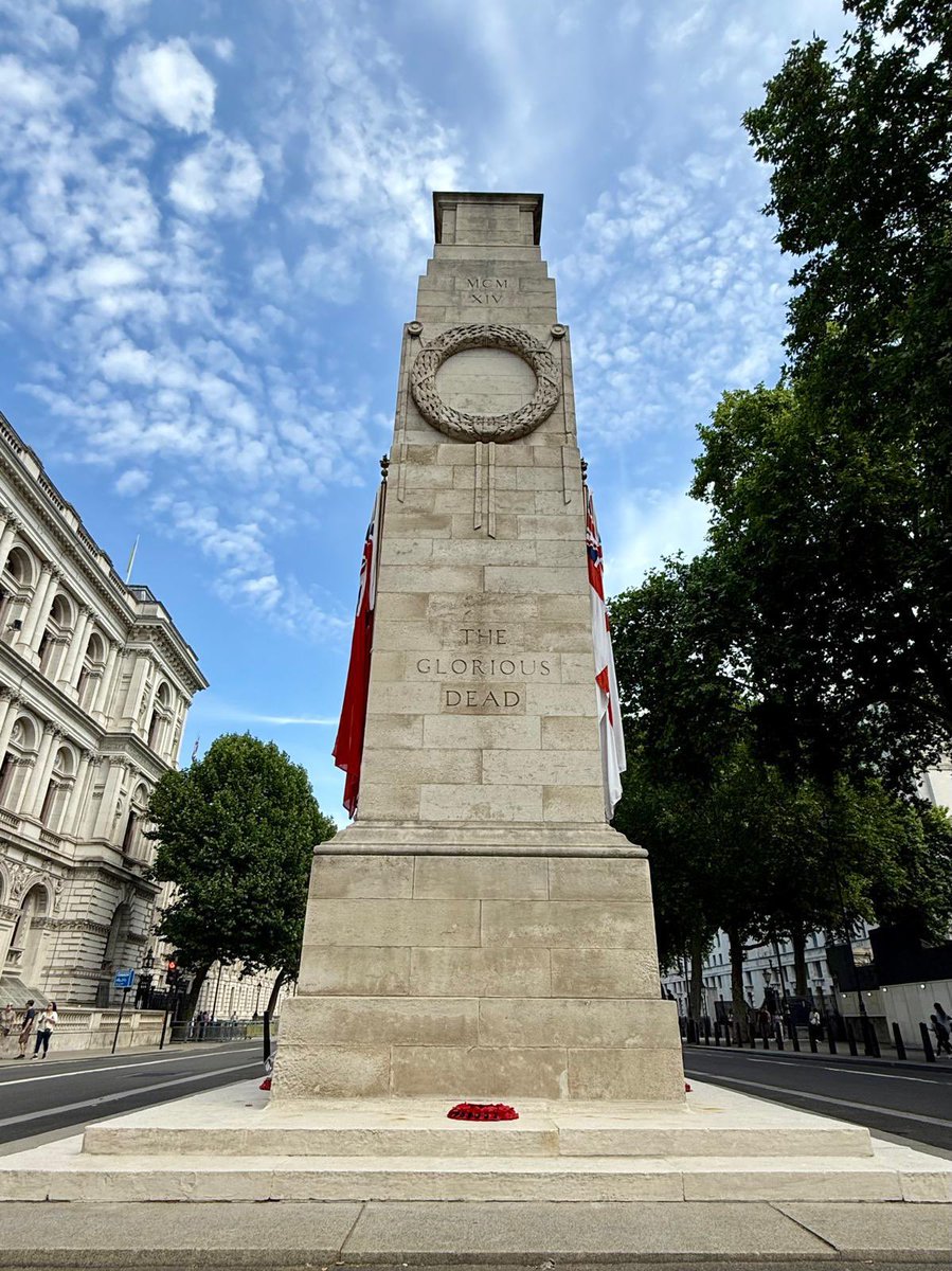 hilarybennmp's tweet image. Ahead of today’s commemorations in Northern Ireland, this morning I paid my respects to all those who gave their lives at the Battle of the Somme. Let us always remember the ultimate sacrifice made by so many on our behalf.