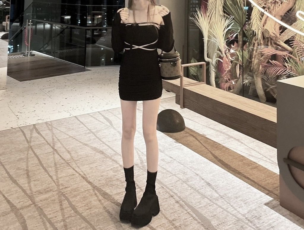(左)46kg                            (右)39kg
ダイエット成功して迎える夏が楽しみすぎる🥲
薬で痩せたら足がめっちゃ細くなったの最高~❣️
