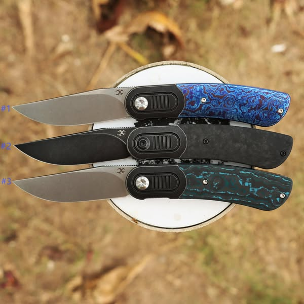 kansept_knives's tweet image. 💡Reverie 
📷 Black Anodized Titanium Bolster with Timascus 
📷 Shred Carbon Fiber with Titanium 
📷 Arctic Storm Carbon Fiber with Titanium 

Which handle material speaks to you?🧐

#kansept #timascus #carbonfiber #titanium #functionality #everydaycarry #knifelife