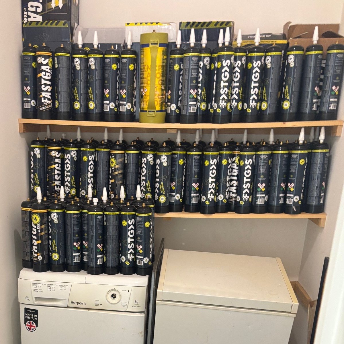 <a href="/MPSSouthActon/">South Acton Police</a> officers have identified a property &amp; found approximately 147 nitrous oxide cannisters along with 2 swords. 

One male arrested at the location. Great result driven by community intelligence. #metpolice #mylocalmet #acton #ealing