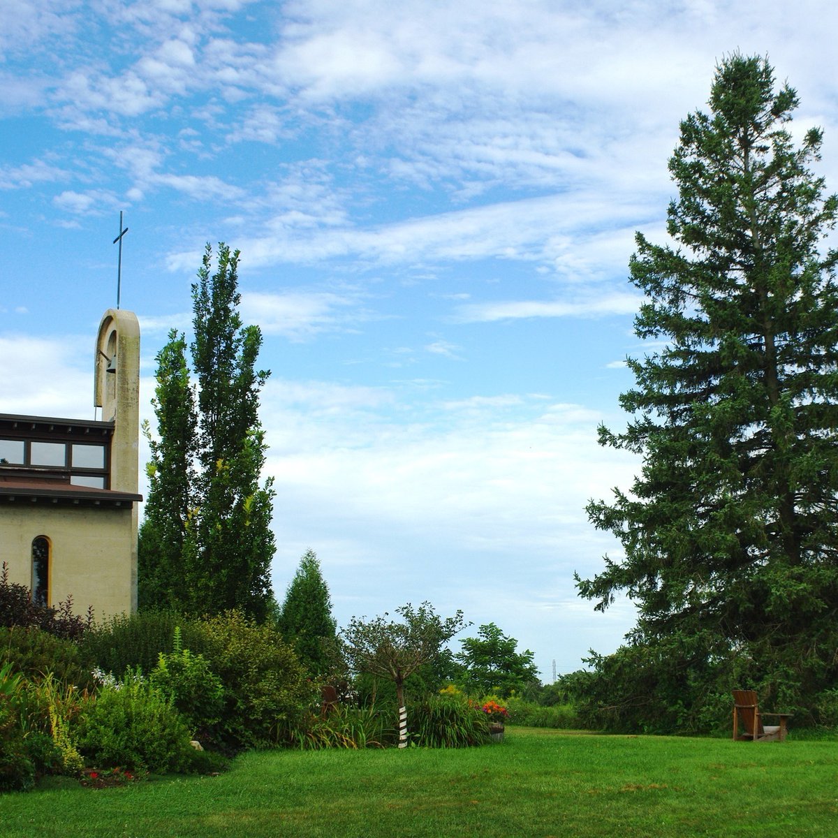 JesuitsofCanada's tweet image. "Silence is part of any relationship." — James Martin, SJ
This summer, step away from the noise and encounter God in stillness — at the Ignatius Jesuit Centre or any Jesuit retreat and spirituality centre.
hubs.la/Q03tXgZg0