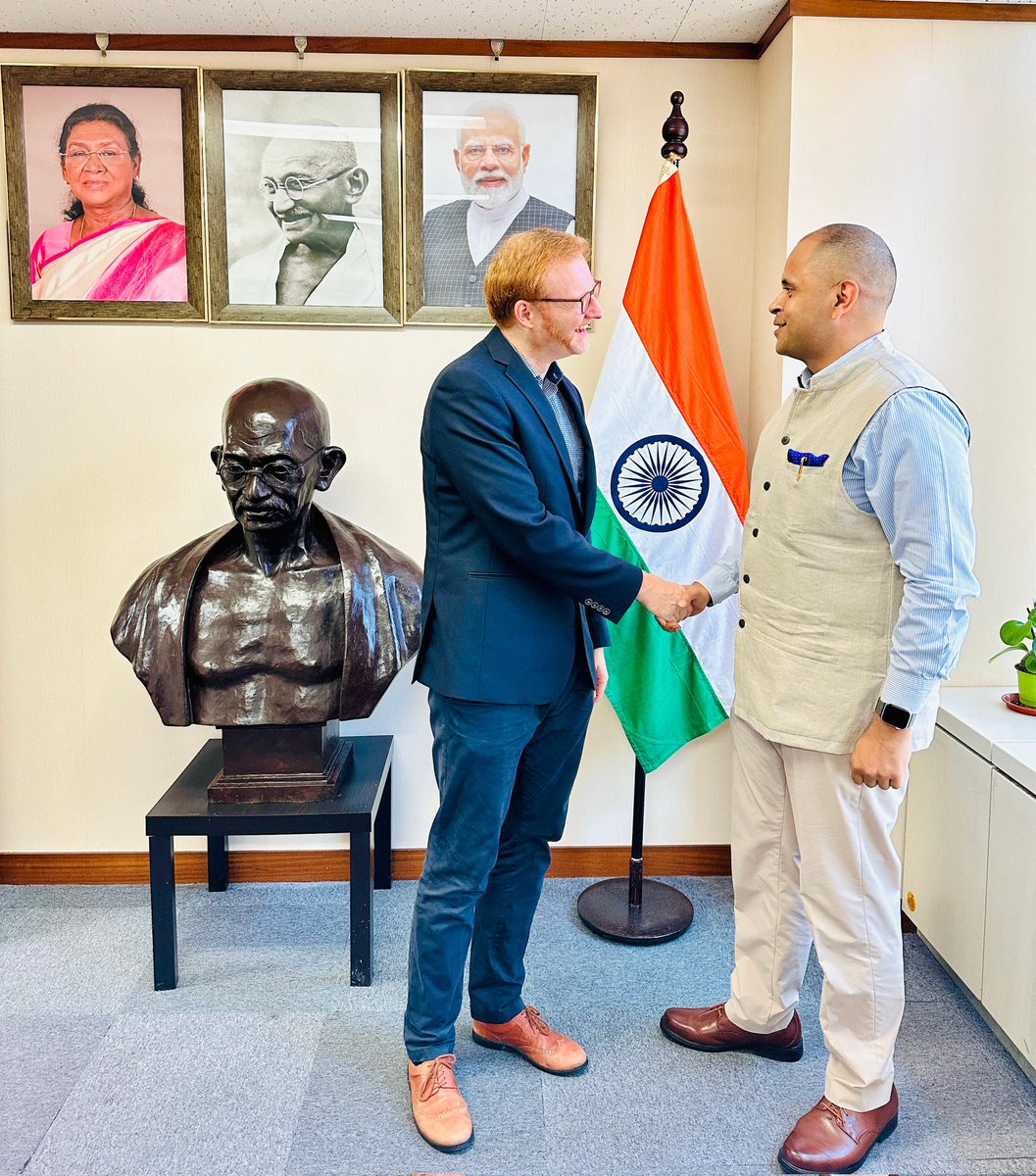 India In Shanghai (@indiainshanghai) on Twitter photo Rising Global Interest in the 🇮🇳 Growth Story 💥🙏🏽
CG <a href="/PratikMathur1/">Pratik Mathur</a> today met with Mr. Benjamin Reichenbach, the Greater China Policy Director for noted European German think tank <a href="/FESonline/">Friedrich-Ebert-Stiftung</a>. CG briefed the German side on the economic developments that have helped to ensure Rising Global Interest in the 🇮🇳 Growth Story 💥🙏🏽
CG <a href="/PratikMathur1/">Pratik Mathur</a> today met with Mr. Benjamin Reichenbach, the Greater China Policy Director for noted European German think tank <a href="/FESonline/">Friedrich-Ebert-Stiftung</a>. CG briefed the German side on the economic developments that have helped to ensure