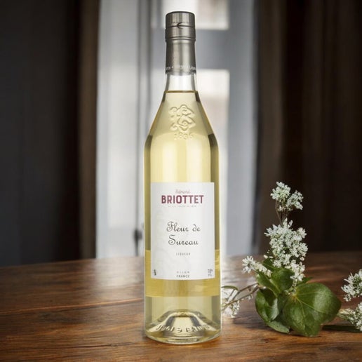 Edmond Briottet Fleur de Sureau (Elderflower Liqueur) 70cl, a French artisanal liqueur that captures the fragrant essence of elderflower in every sip.

ABV 18%
Product of France
