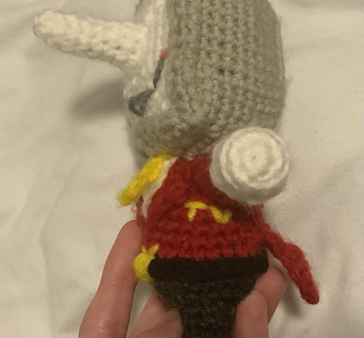 PsephRain8's tweet image. This started as a personal crochet challenge to myself, just to see if I could handle making something this detailed on the fly.
Then it started going so shockingly well that I must now share the results.
Behold, SMALL CROCHET TENNA
#deltarune #crochet #fanart