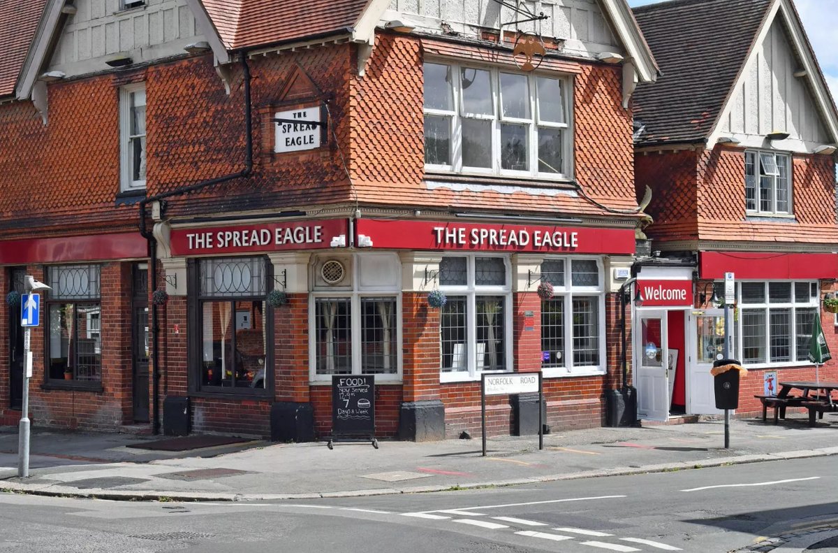 Foster's tops! Old football! Bhajis! Smut!  

An actual review of a pub, for a change. Albeit one that's also sort of a restaurant...  

... It's West Reading's The Spread Eagle Limited!  

shitandnotshitpubsinreading.com/2025/07/01/the…… 

#RDGUK