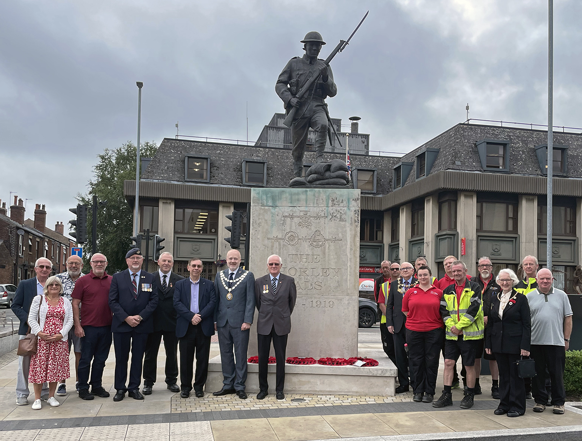 ChorleyPals's tweet photo. We held an act of remembrance this morning at the memorial, attended by our Trustees, the Mayors of #Chorley and @AdlingtonTC, members the public, the Royal British Legion, local Councillors and @ChorleyCouncil Staff. @PoppyLegion @StuartAClewlow @NowtbutaLad @accringtonpals https://t.co/P700XlTbXF