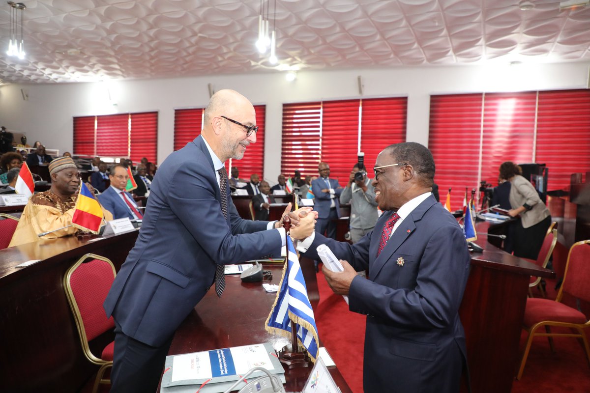 Assemblée générale d'Abidjan 
- <a href="/AkaAouele/">Aka Aouele Eugène</a> devient Président <a href="/UCESISF/">UCESIF</a> 2025-28
- Les Conseils 🇧🇪🇧🇯🇫🇷🇲🇦🇲🇷🇨🇩🇷🇴au Bureau 
- Des priorités: #francophonieéconomique, patrimoines culturels et transition climatique 
ucesif.fr/actualites/ass…