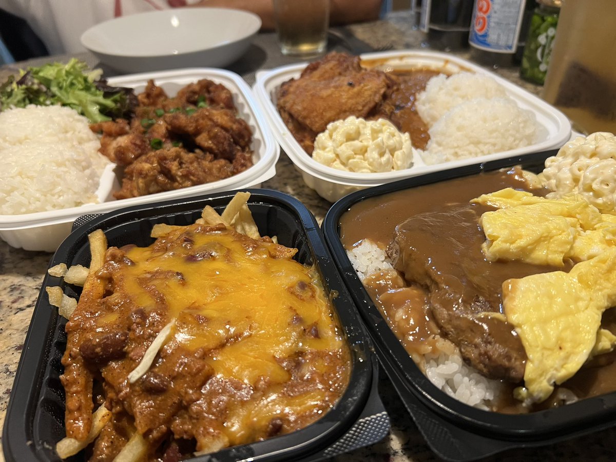 毎年この時期に来るとシャワートリーが満開でプルメリアのお花もいい匂いで道に落ちてるマンゴー🥭美味しいです。13歳のエルメス(シェパード男)と2週間ずっと一緒にいたいと思います。晩ごはんはもちろんZippy’s。基本茶色ご飯🍚だな。