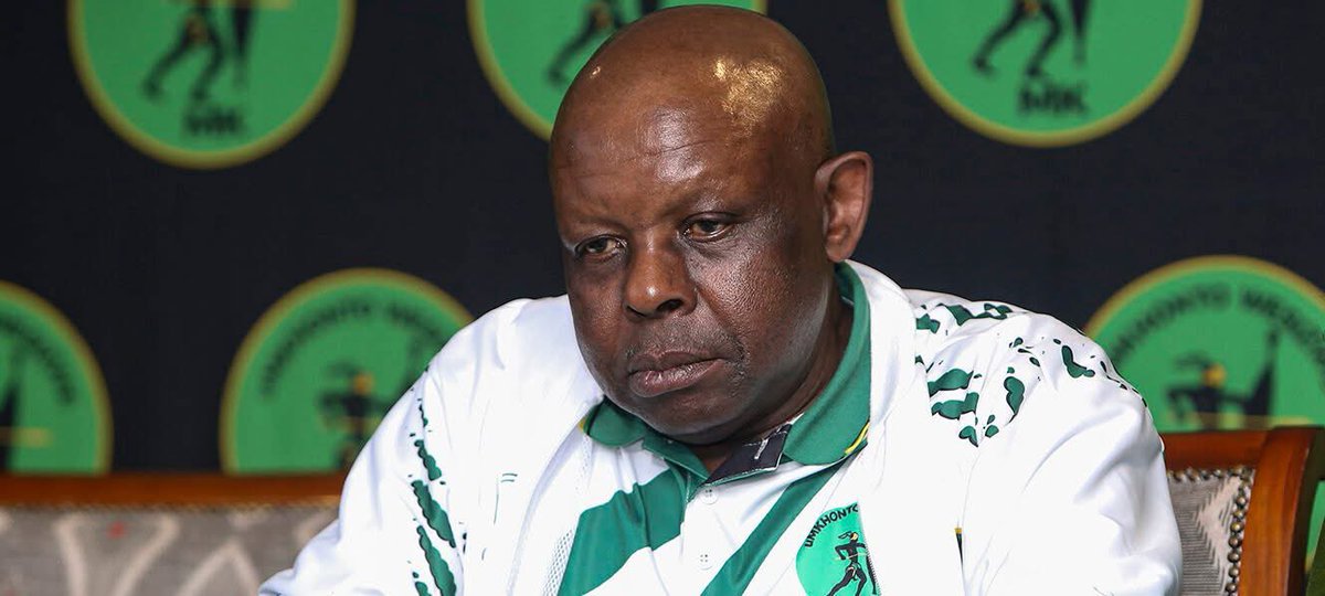 ApstDeza's tweet photo. [BREAKING NEWS]

Things are falling apart within the MK Party Parliamentary Caucus‼️‼️‼️

The real twist for me is Dr John Hlophe writing to President Zuma to discipline Commander Dudu and Nhlamulo — the very same individuals Zuma himself deployed to stir up chaos and disruption. Plus Floyd did say they use substances we cannot mention. 

Hlophe now accuses Mangi of acting in a factional manner. Yoh! The storm is raging in that KZN-based regional party. According to Hlophe, the current management team formed by former Chief Whip Manyi is acting outside the MK Party’s constitutional and parliamentary protocols. 

He accuses Commander Dudu of repeatedly interrupting him and behaving disruptively during a meeting, and claims Nhlamulo Ndhlela continued to sow division and defy leadership despite being formally removed from his role.

Asibalwisi Bayazilwisa! Gwaza Mkhonto Gwaza!🤙🏾