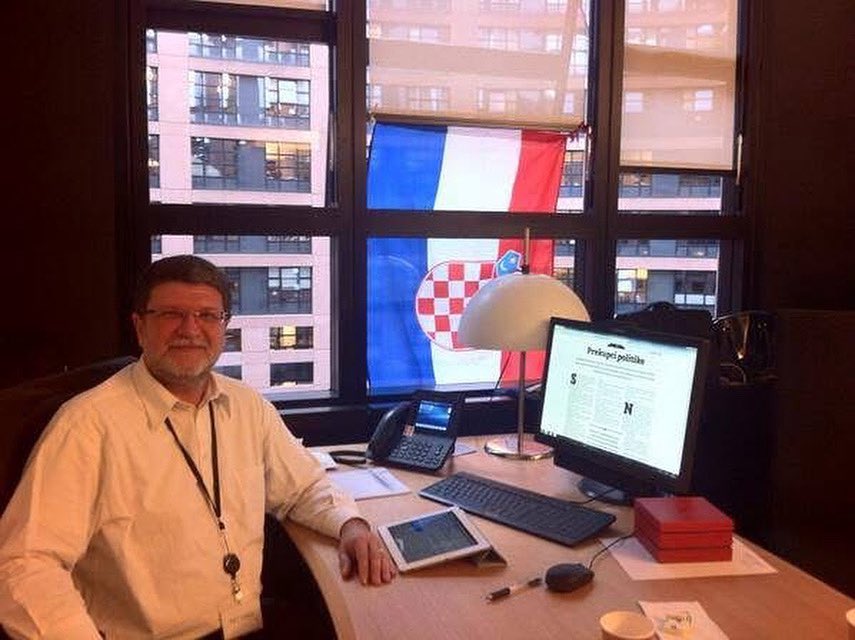 12 godina nakon 1. srpnja 2013. s istom predanošću, ali s više iskustva, nastavljam s radom u 🇪🇺EP da bi se rezultati osjetili u 🇭🇷Hrvatskoj. 
Danas na obljetnicu ulaska RH u EU trebamo se podsjetiti na sve prednosti koje smo članstvom dobili. 
Zemlja smo koja je posljednja ušla