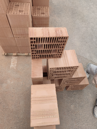 Casa Celosía es un proyecto de vivienda unifamiliar ubicado en Sant Joan d’Alacant ejecutado por IP Arquitectos.

La capa exterior de la vivienda permite la entrada de luz solar tamizada y las vistas desde el interior, pero a su vez la dota de privacidad, bloqueando la