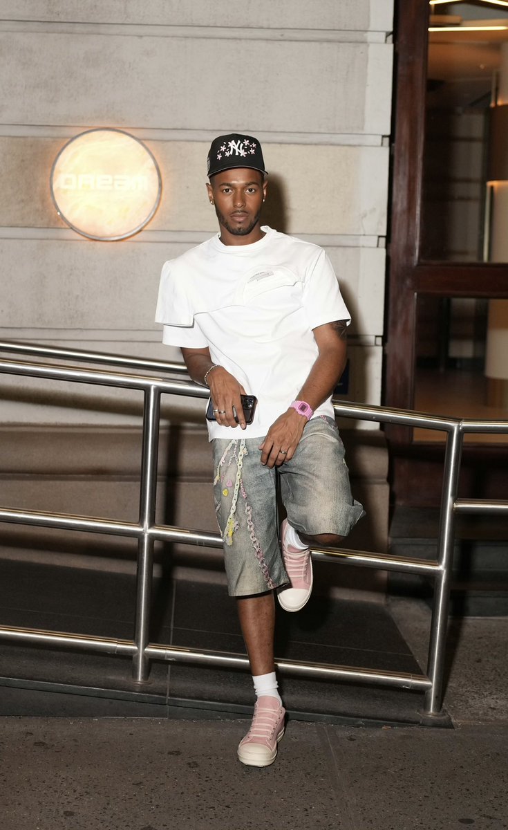 jooeljames's tweet image. Fuck a scam, we gettin’ money🌸