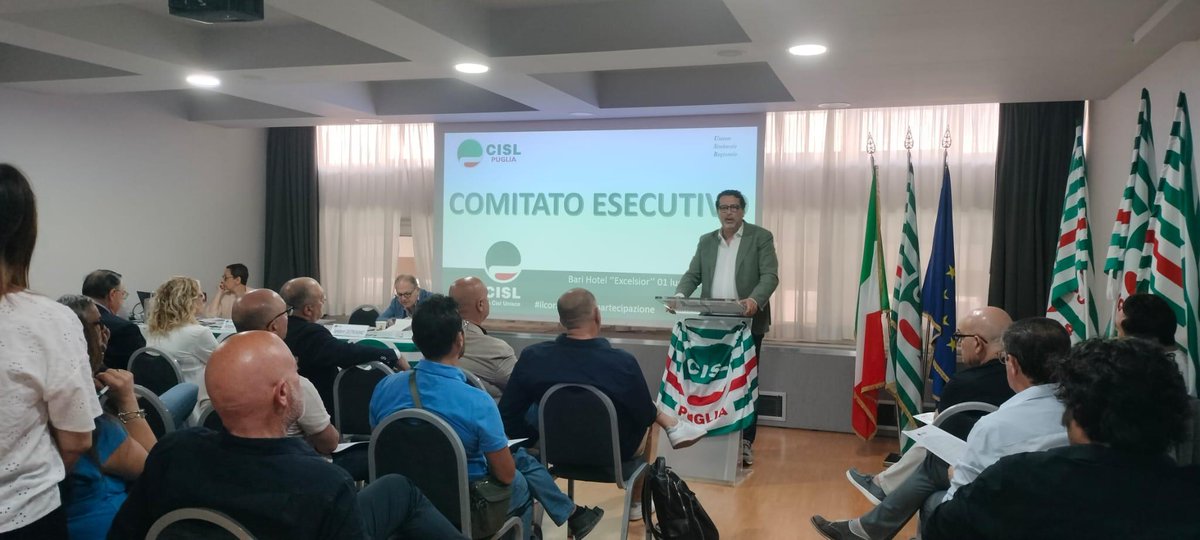 CislPuglia's tweet photo. Comitato Esecutivo #CislPuglia, @CastellucciAnto: di fronte alle incertezze economiche e sociali della #Puglia la nostra organizzazione risponde nell'interesse dei lavoratori con #dialogo #responsabilità #ascolto #coraggio #partecipazione, slogan prossimo Congresso @CislNazionale https://t.co/Iq5Rp2vAZe