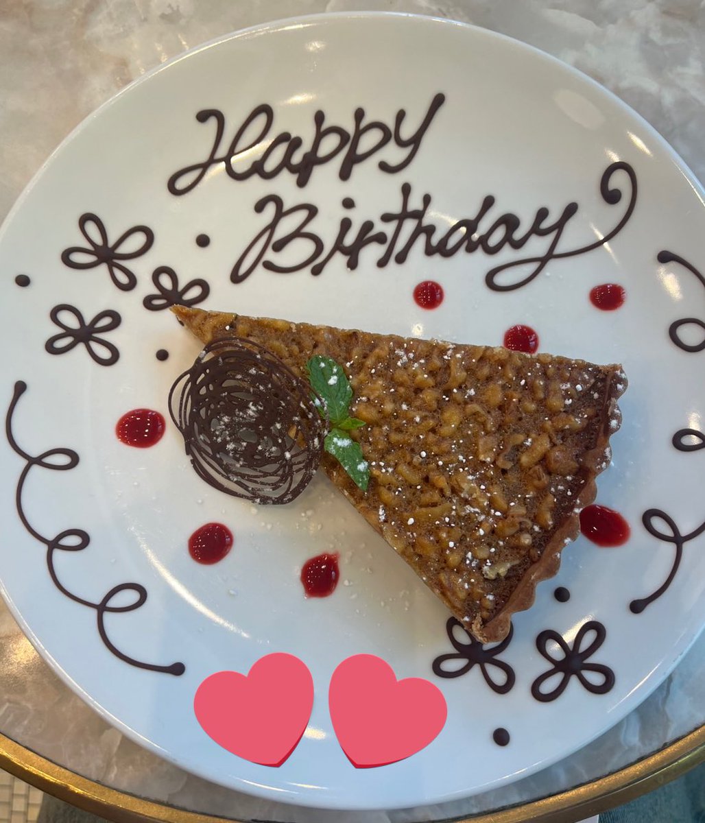 親友のお誕生日お祝いした🫶🏻
プレートもプレゼントも喜んでくれて嬉しかった💐🤍