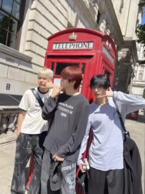 cloudz_archive's tweet image. 250701 릴스 I know you love a london boy
🤙🤙🤙