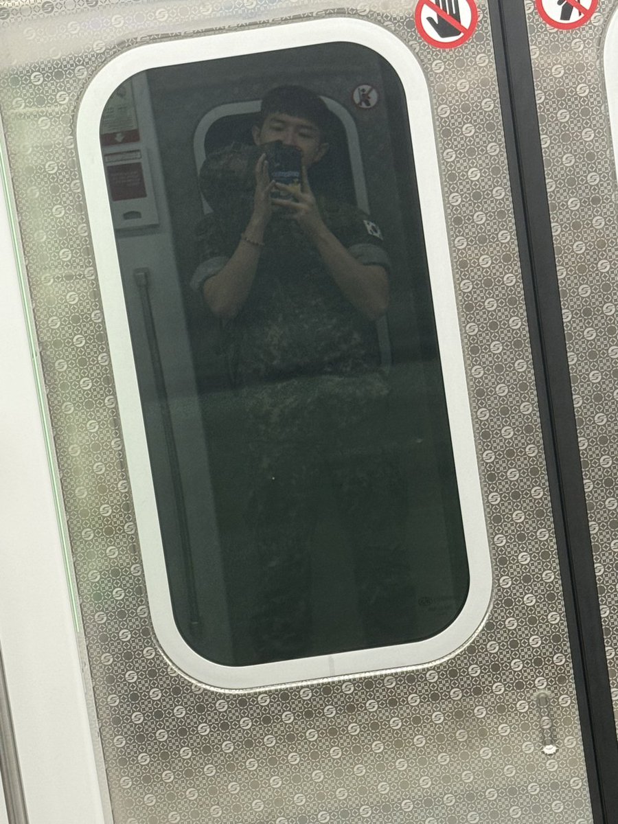 #김재환 입대 1주년 기념 셀카에요😊🫶
🔗m.cafe.daum.net/KJHOfficial/mE…