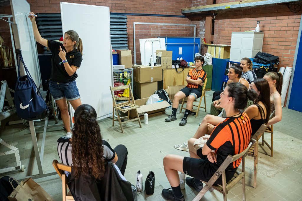 🔝 Celebrat amb èxit el 3r Torneig Internacional de Combinats Femenins Sots-21!

🔚 #Salt va acollir la cloenda del Programa Mentoria d'Entrenadores i d'Àrbitres, amb equips catalans, estatals i europeus.

🙅‍♀️ #DemanaCANVI

➡️ basquetcatala.cat/noticies/11442
📸 flic.kr/s/aHBqjCjJih