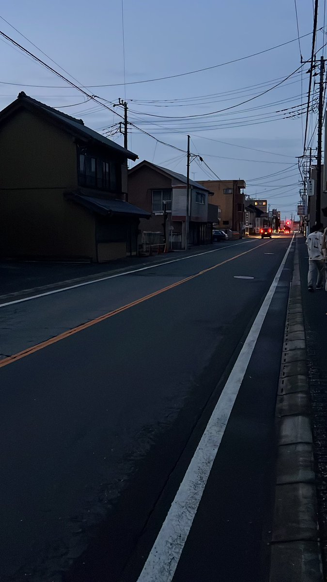 Cecily_Fair's tweet photo. この通りだけ停電 https://t.co/T1hbU5BnVq
