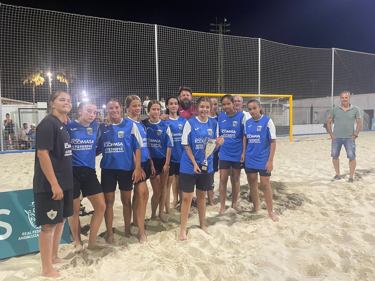 📌 CADETE FEMENINO

⚽⛱️ FÚTBOL PLAYA | En la categoría cadete no se pudo revalidar el título y est vez quedaron SUBCAMPEONAS de la copa provincial.