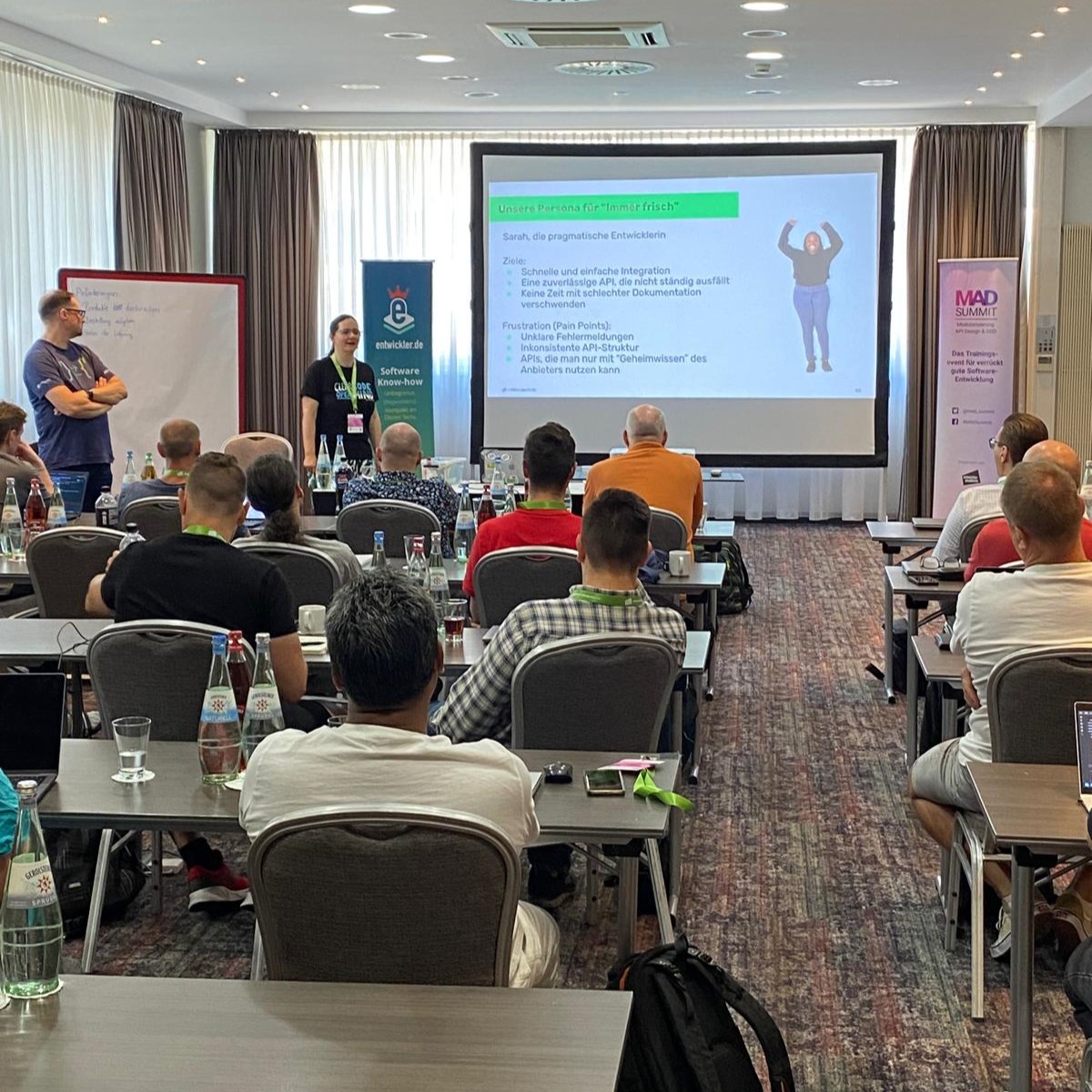 Vormittag mit Tiefgang:
🧠 API Thinking mit <a href="/dankocot/">Daniel Kocot</a> &amp; Dr. Miriam Greis
💻 Ab in die Cloud mit Gabriel Winkler
Was nehmt ihr heute mit? #MADSummit