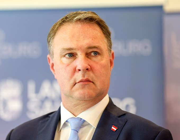 Nachdem der Herr Babler mit seiner SPÖ durch Druck von der Leyen's in Österreich Vizekanzler wurde, lässt er sich von uns Steuerzahlern um 6.000,- Euro einen Kurs bezahlen um ordentlich deutsch sprechen zu lernen. 
In 9 Jahren Schulpflicht war ihm das nicht möglich!