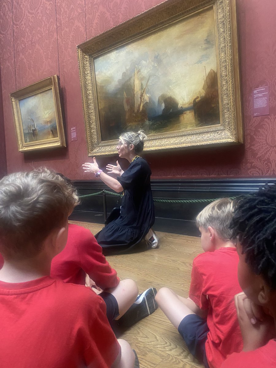 Year 4 have started their tour at the national gallery in London.