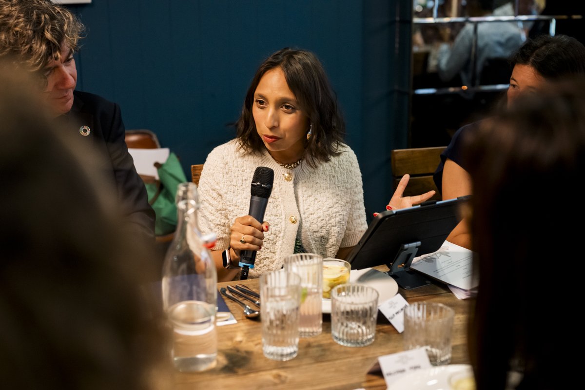 TulipMazumdar's tweet image. Communication,compassion, coordination,courage, canapés...
Plenty of Cs at the dinner I hosted @GoalsHouse for #LCAW2025
Tough truths, real solutions — from rooftops painted white to midwives taking on the fight.
Plus a nutritious sustainable millet canapé by @VanshikaBhatia 🌱