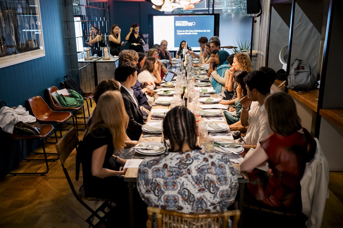 TulipMazumdar's tweet image. Communication,compassion, coordination,courage, canapés...
Plenty of Cs at the dinner I hosted @GoalsHouse for #LCAW2025
Tough truths, real solutions — from rooftops painted white to midwives taking on the fight.
Plus a nutritious sustainable millet canapé by @VanshikaBhatia 🌱