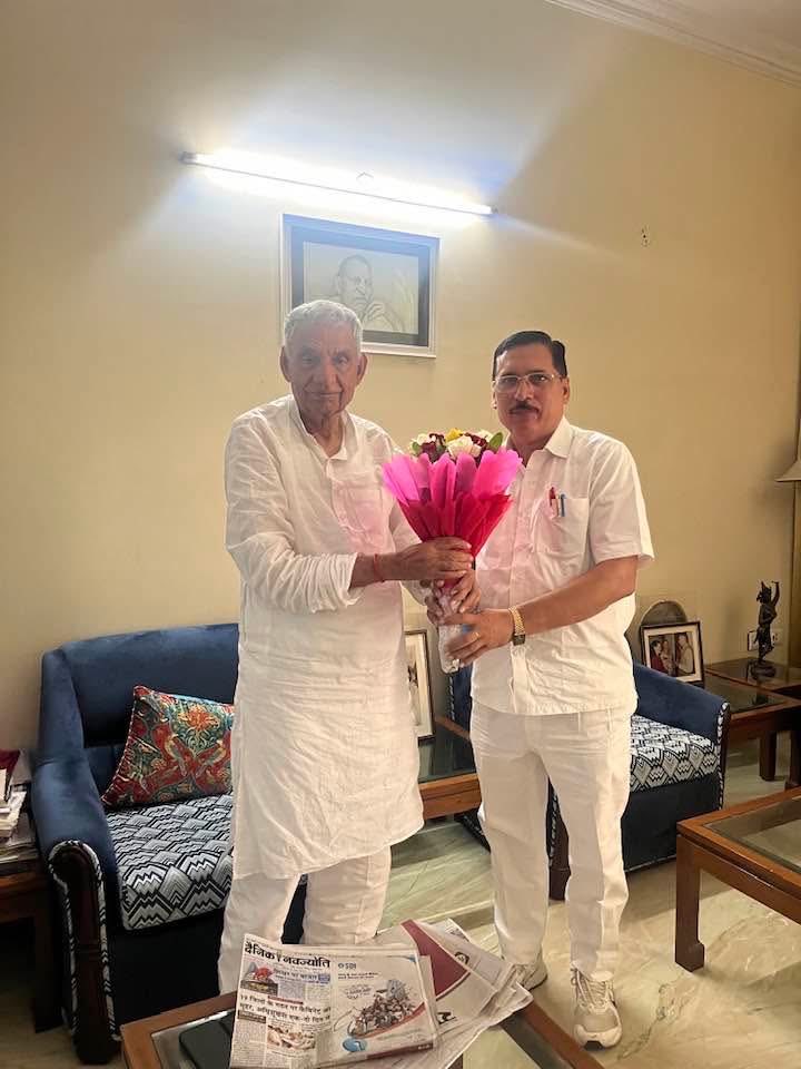 राजस्थान सरकार के पूर्व परिवहन व सड़क सुरक्षा राज्यमंत्री(स्वतंत्र प्रभार) व झुंझुनू के माननीय सांसद आदरणीय श्री बृजेन्द्र सिंह जी ओला साहब को जन्मदिन की हार्दिक बधाई व शुभ-कामनाएँ । मैं ईश्वर से आपके उत्तम स्वास्थ्य व सुखद दीर्घायु जीवन की कामना करता हूँ।⁦<a href="/Brijendra_ola/">Brijendra Singh Ola</a>⁩