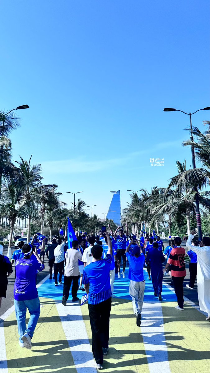 مسيرة جمهور #الهلال في جدة الواجهة
البحرية وفرحة التأهل لدور ربع النهائي
"جدة دائماً زرقاء" 💙🏆
#كأس_العالم_للأندية_2025