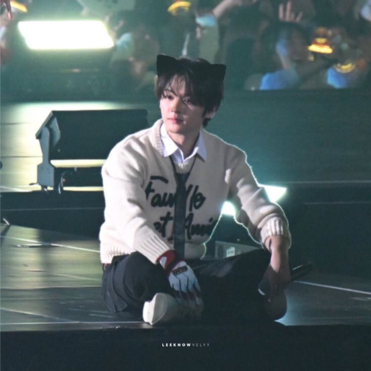 hyungsfavorite's tweet photo. whose baby kitty is this? who let it on stage? https://t.co/nC2ZAauXOT