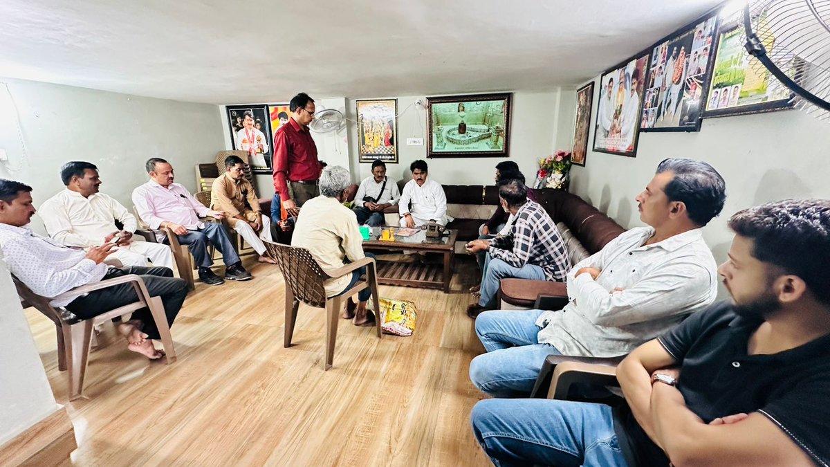Ghanshyambjp169's tweet photo. कालापीपल विधायक निवास पर आम जनों की समस्याओं को गंभीरतापूर्वक सुना और उनके मुद्दों पर सहानुभूतिपूर्वक विचार किया। संबंधित विभागीय अधिकारियों को त्वरित और प्रभावी समाधान के लिए निर्देशित किया। जनता की समस्याओं का प्राथमिकता के आधार पर निराकरण करने का आश्वासन दिया, ताकि हर नागरिक को समय पर राहत मिल सके।

 #कालापीपल #जनसुनवाई #समाधान #नागरिकसेवा

@BJP4India @BJP4MP @BJPKALAPIPAL @narendramodi @DrMohanYadav51 @KailashOnline @vdsharmabjp @HitanandSharma