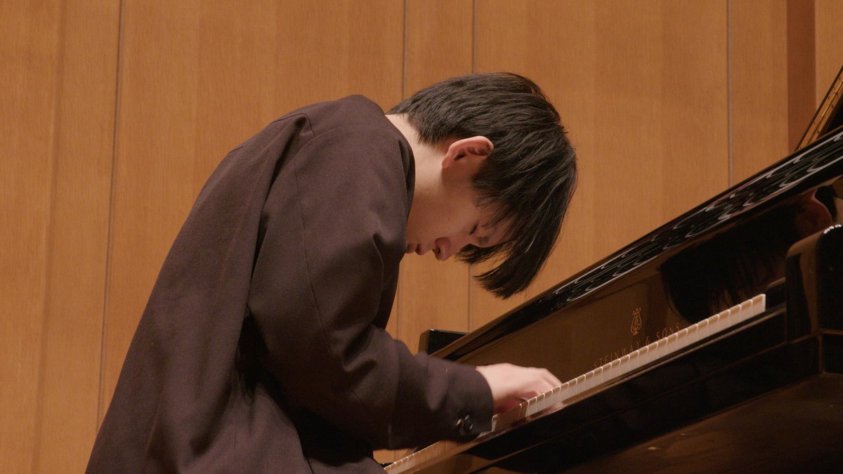 jounetsu's tweet image. こんや11時放送
MBS/TBS系 #情熱大陸
/
#ピアニスト/#亀井聖矢
\
世界三大コンクールの一つと称される難関、
#エリザベート王妃国際コンクール。
ショパン・コンクール落選の4日後に
ファーストラウンドの本番を控えていた。
ファーストラウンドを無事通過した亀井が、…