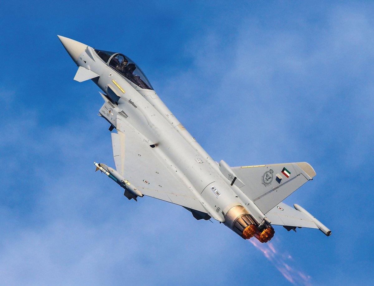 It’s time to start the month the only way we know how… 

Flip your Eurofighter Typhoon calendar to July and check out the fresh image of your favourite jet 🛩️

This month’s Typhoon is a Kuwait Air Force Eurofighter Typhoon, powering into a steep climb, with full reheat on.