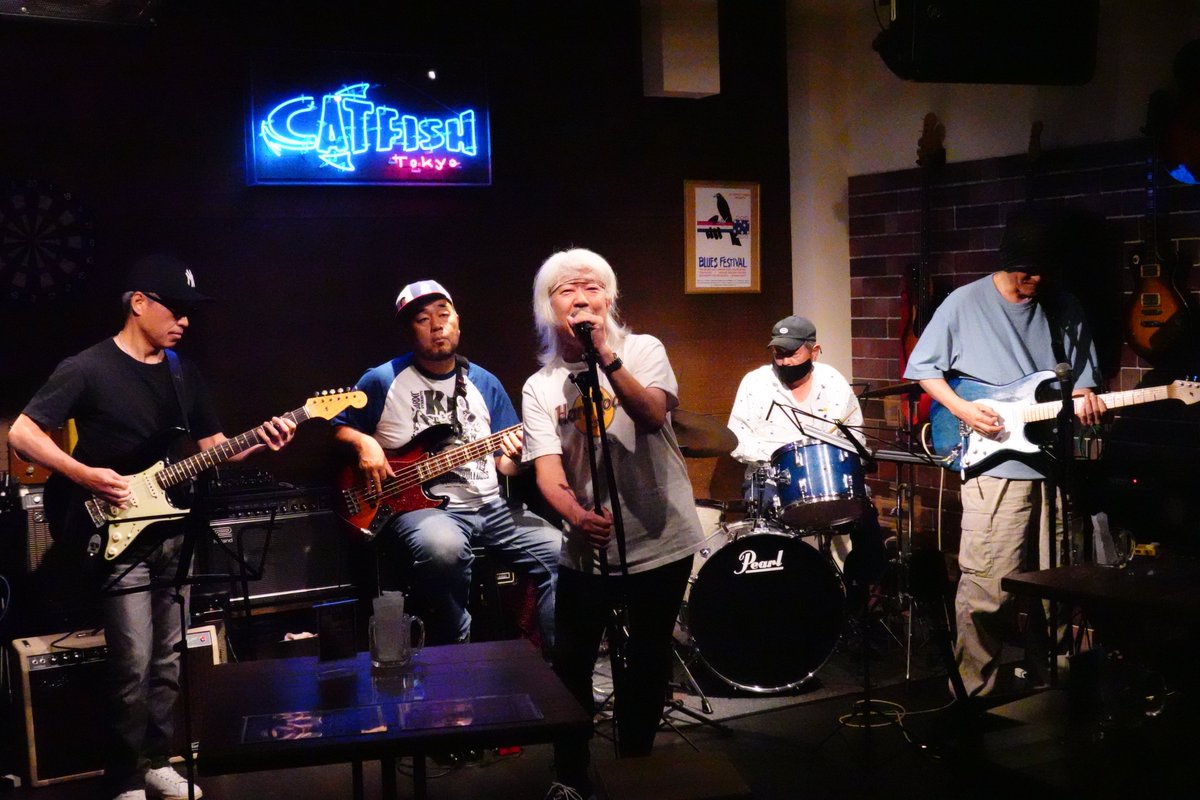 CatfishTokyo's tweet photo. 6.30(月)Kamata Under Ground Session 
久し振りの方,長崎からいらした方など交えてブルースから変則的な難曲まで幅広くセッション

#大田区 #蒲田 #kamata #ライブハウス #catfishtokyo #ジャムセッション #jamsession #セッション #sesion #AOR #アールアンドビー #RandB #フュージョン #fusion https://t.co/VVBGzSfZei