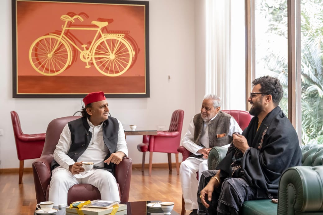 khesariLY's tweet photo. उत्तर प्रदेश के पूर्व मुख्यमंत्री और हमारे बड़े भईया श्री अखिलेश यादव जी को जन्मदिन की हार्दिक बधाई और शुभकामनाएं। भईया, आपका साथ हमेशा हौसला देता है और आपकी बातें दिल को छू जाती हैं।

महादेव से यही प्रार्थना है कि आप हमेशा स्वस्थ और खुश रहें। आपका स्नेह यूँ ही बना रहे। 🙏❤️ https://t.co/zcOx3rUOrN