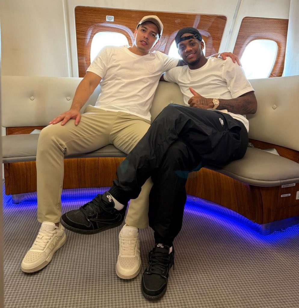 🟡🔵🛩️ Jhon Duran, Fenerbahçe için İstanbul yolunda 🔥