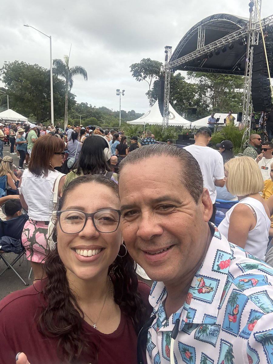 RepJorgeNavarro's tweet photo. Compartiendo con nuestra gente desde el Pal Campo Culinary Fest.
Disfrutamos de la buena gente,música, artesanías y lo mejor de la gastronomía guaynabeña, en un evento pensado para el disfrute de toda la familia y el pueblo puertorriqueño. https://t.co/flC10nVRbq