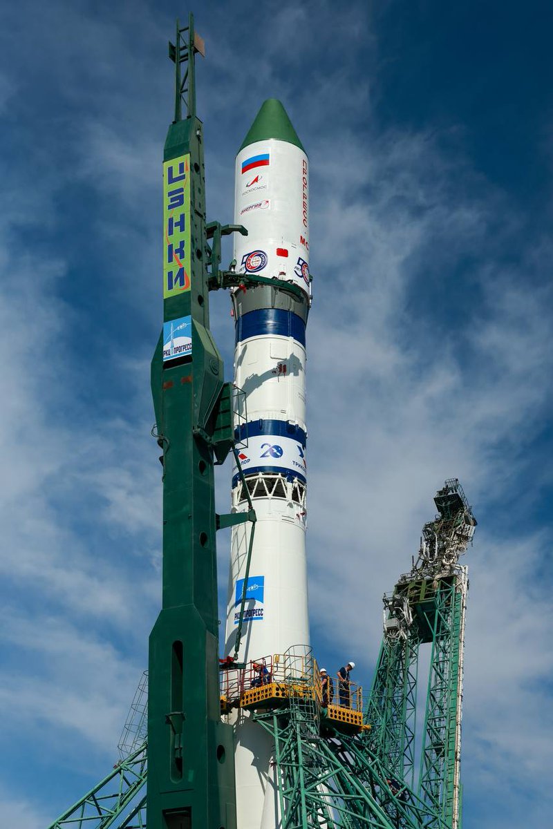 TheSpacePirateX's tweet photo. The Soyuz-2.1a rocket with the Progress MS-31 cargo spacecraft has been rolled out and erected vertically on Launch Pad 31. It is set to deliver 2,625 kg of supplies to the International Space Station, including scientific equipment, food, clothing, 950 kg of propellant, 420 kg of drinking water, and 50 kg of nitrogen.
Lift-off: July 3, 2025 at 19:33 UTC.
#Roscosmos #ProgressMS31 #Soyuz