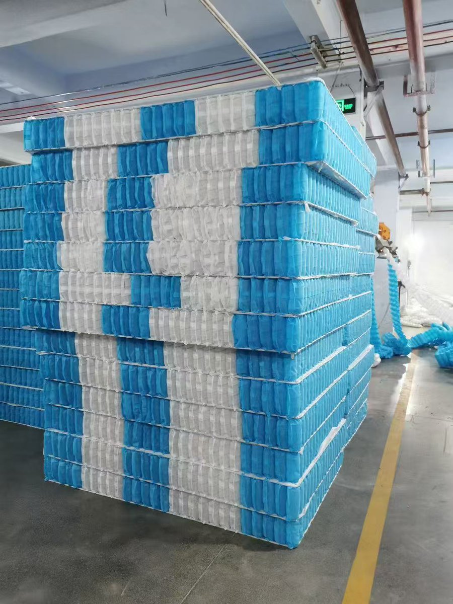 LowBenson1's tweet image. 🔧How Pocket Springs Work:
Each spring moves independently, reacting only to the pressure applied to it.
Unlike traditional open coil mattresses, where springs are connected, pocket springs reduce motion transfer.
#mattress #pocketspringmattress #pocketspring