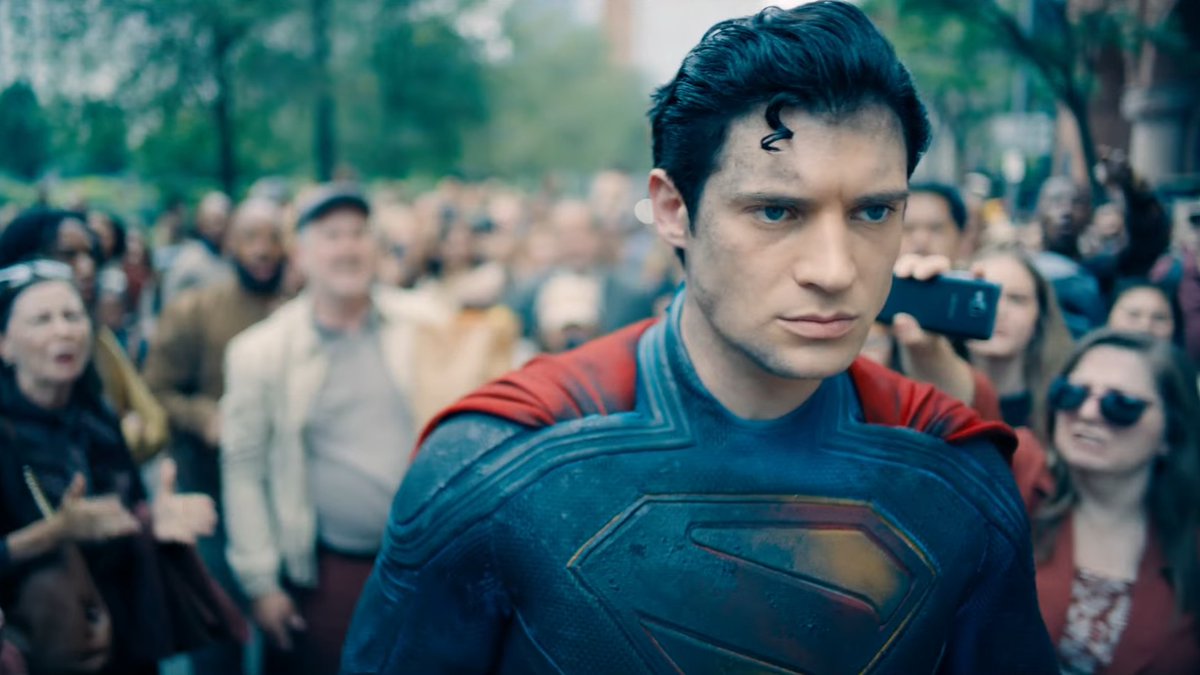 슈퍼맨의 이중생활
같은 슈트, 다른 느낌