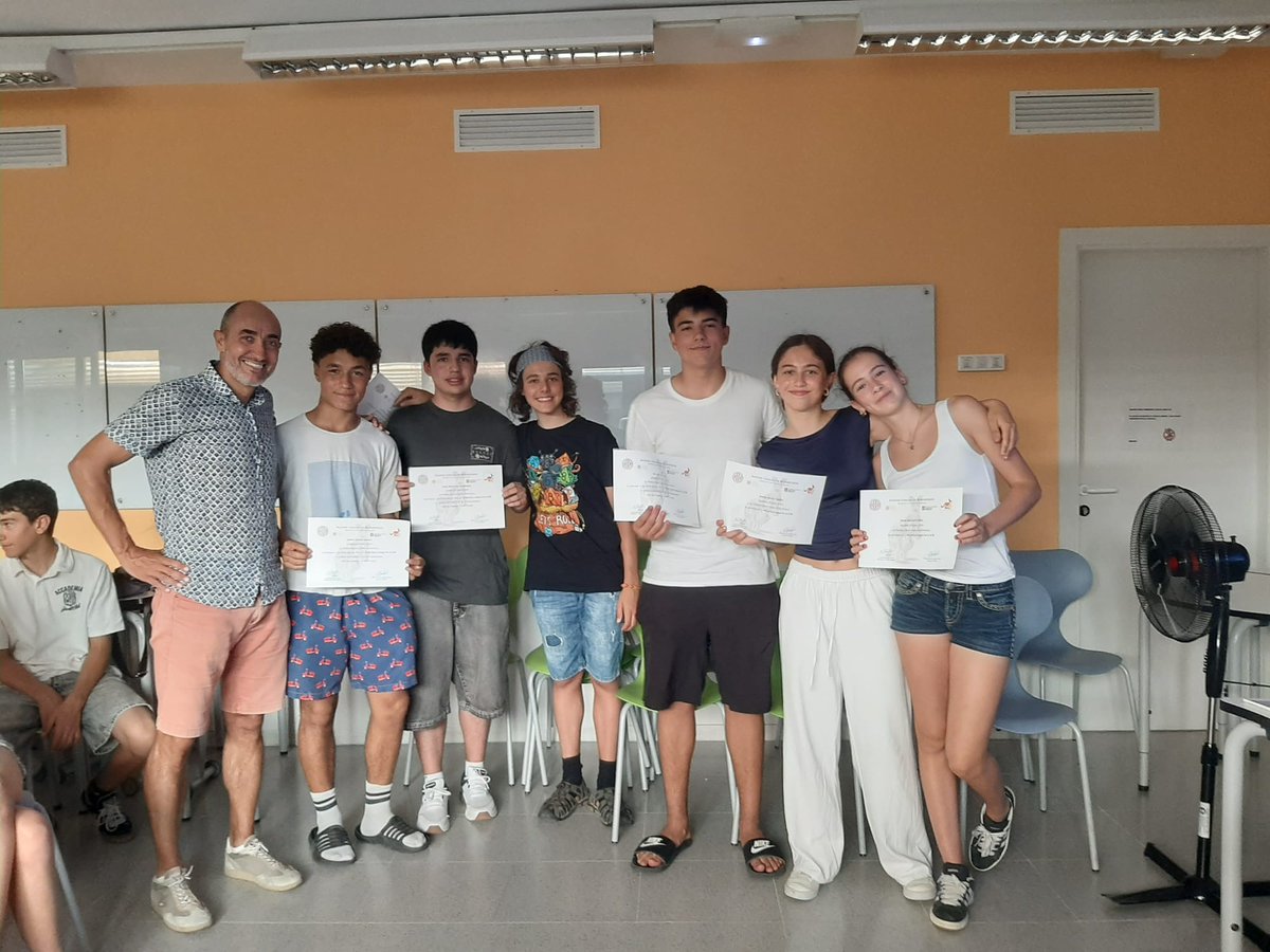Ins4Cantons's tweet photo. Divendres 20 de juny a la biblioteca de l'institut, vam celebrar un acte de lliurament de premis i diplomes de concursos matemàtics en els quals hem participat i guanyat aquest curs.

#Matemàtiques #ProvesCangur #CopaCangur #ProvesPangea #Secundària #Ins4Cantons https://t.co/SvS7auOEuY