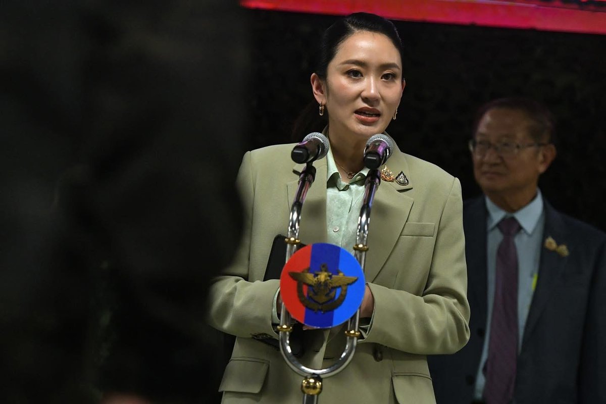 #BREAKING THAI PM SUSPENDED AS CONST COURT TAKES ON HUN SEN CALL LEAK CASE

Const. Court accepts ethics case against PM <a href="/ingshin/">Ing Shin</a> over leaked call with Cambodia's Hun Sen, in which she appeared kowtowing amidst territorial dispute. She's suspended from duty until verdict.