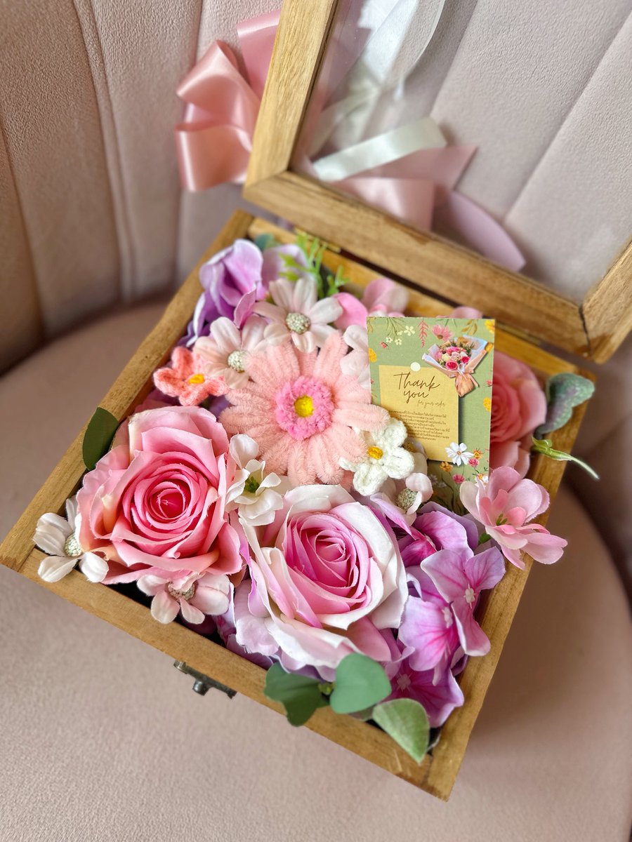 เดี๋ยวคนเข้าใจว่าไม่ทำดอกไม้แล้วหรอ5555